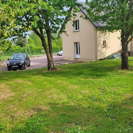 L Etablissement Gold Beach Propose 1 Hebergement , Maison 80M2 Avec Terrain 500M2, Parking Prive A 4 Min Du Port Artificiel D Arromanches, Services Accueil Personnalise, Lits Faits, Serviettes, Menage, Netflix, Wifi Ryes Εξωτερικό φωτογραφία