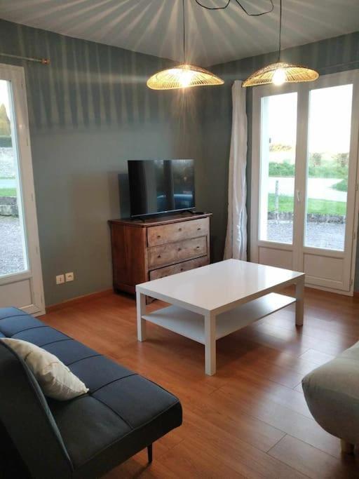L Etablissement Gold Beach Propose 1 Hebergement , Maison 80M2 Avec Terrain 500M2, Parking Prive A 4 Min Du Port Artificiel D Arromanches, Services Accueil Personnalise, Lits Faits, Serviettes, Menage, Netflix, Wifi Ryes Εξωτερικό φωτογραφία