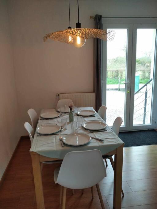 L Etablissement Gold Beach Propose 1 Hebergement , Maison 80M2 Avec Terrain 500M2, Parking Prive A 4 Min Du Port Artificiel D Arromanches, Services Accueil Personnalise, Lits Faits, Serviettes, Menage, Netflix, Wifi Ryes Εξωτερικό φωτογραφία