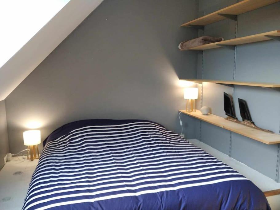 L Etablissement Gold Beach Propose 1 Hebergement , Maison 80M2 Avec Terrain 500M2, Parking Prive A 4 Min Du Port Artificiel D Arromanches, Services Accueil Personnalise, Lits Faits, Serviettes, Menage, Netflix, Wifi Ryes Εξωτερικό φωτογραφία