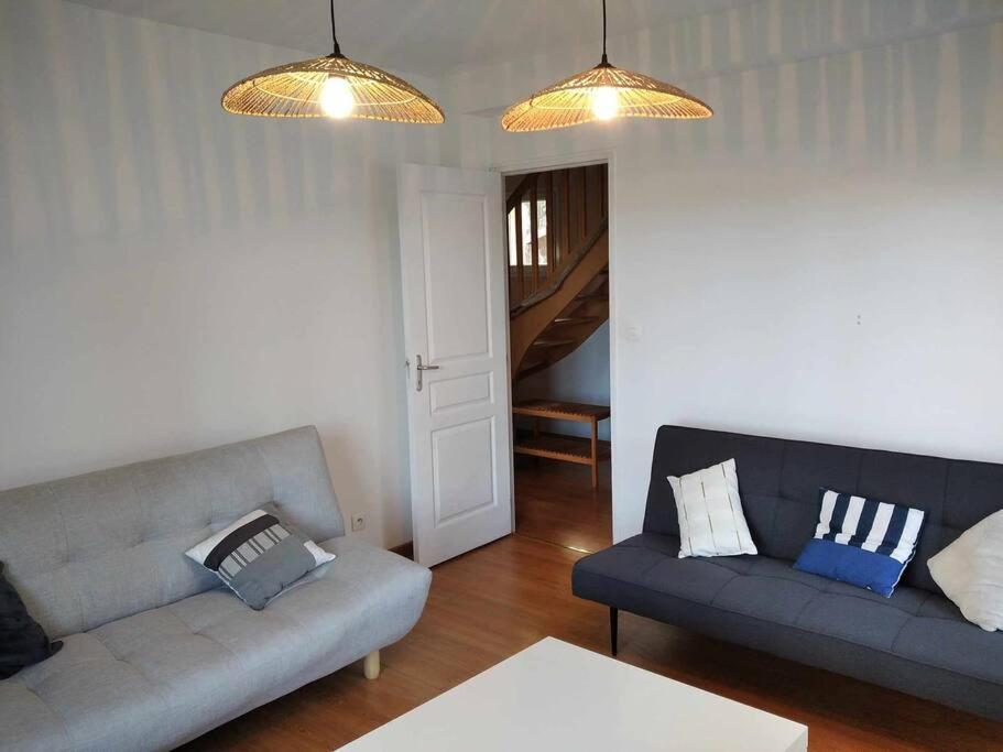 L Etablissement Gold Beach Propose 1 Hebergement , Maison 80M2 Avec Terrain 500M2, Parking Prive A 4 Min Du Port Artificiel D Arromanches, Services Accueil Personnalise, Lits Faits, Serviettes, Menage, Netflix, Wifi Ryes Εξωτερικό φωτογραφία