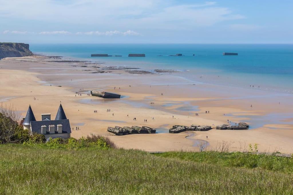 L Etablissement Gold Beach Propose 1 Hebergement , Maison 80M2 Avec Terrain 500M2, Parking Prive A 4 Min Du Port Artificiel D Arromanches, Services Accueil Personnalise, Lits Faits, Serviettes, Menage, Netflix, Wifi Ryes Εξωτερικό φωτογραφία