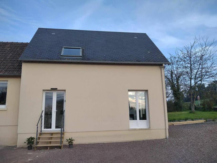 L Etablissement Gold Beach Propose 1 Hebergement , Maison 80M2 Avec Terrain 500M2, Parking Prive A 4 Min Du Port Artificiel D Arromanches, Services Accueil Personnalise, Lits Faits, Serviettes, Menage, Netflix, Wifi Ryes Εξωτερικό φωτογραφία