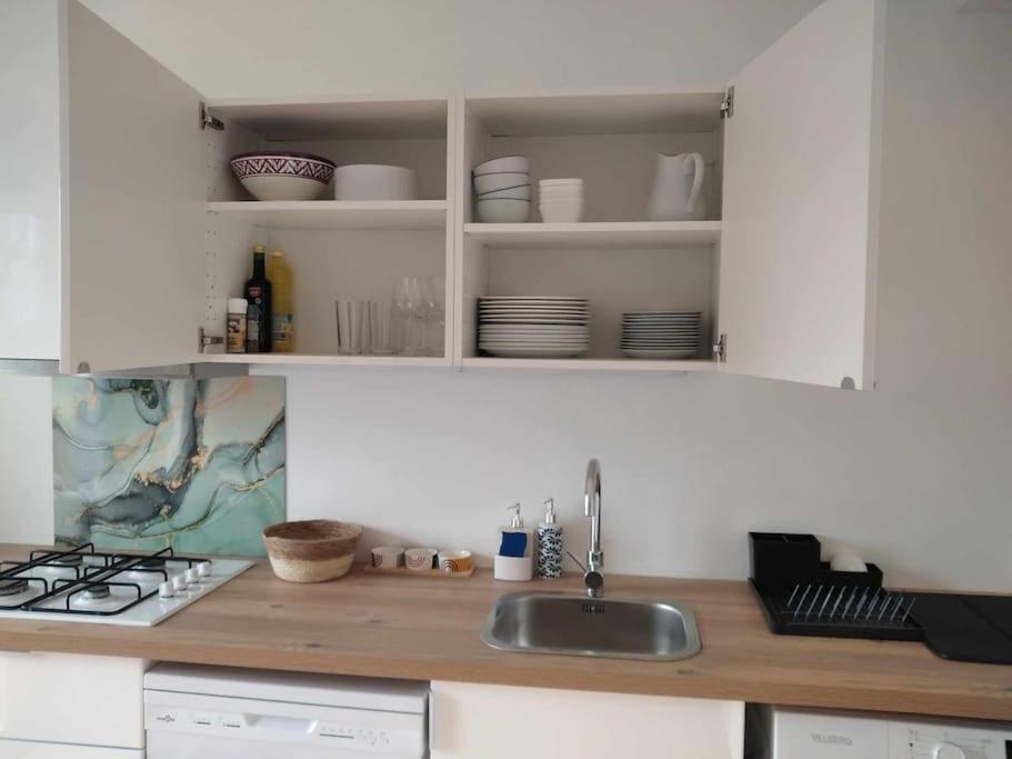 L Etablissement Gold Beach Propose 1 Hebergement , Maison 80M2 Avec Terrain 500M2, Parking Prive A 4 Min Du Port Artificiel D Arromanches, Services Accueil Personnalise, Lits Faits, Serviettes, Menage, Netflix, Wifi Ryes Εξωτερικό φωτογραφία