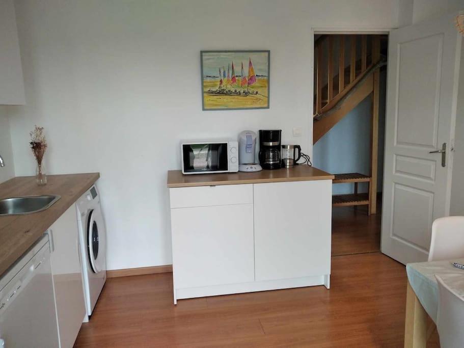 L Etablissement Gold Beach Propose 1 Hebergement , Maison 80M2 Avec Terrain 500M2, Parking Prive A 4 Min Du Port Artificiel D Arromanches, Services Accueil Personnalise, Lits Faits, Serviettes, Menage, Netflix, Wifi Ryes Εξωτερικό φωτογραφία
