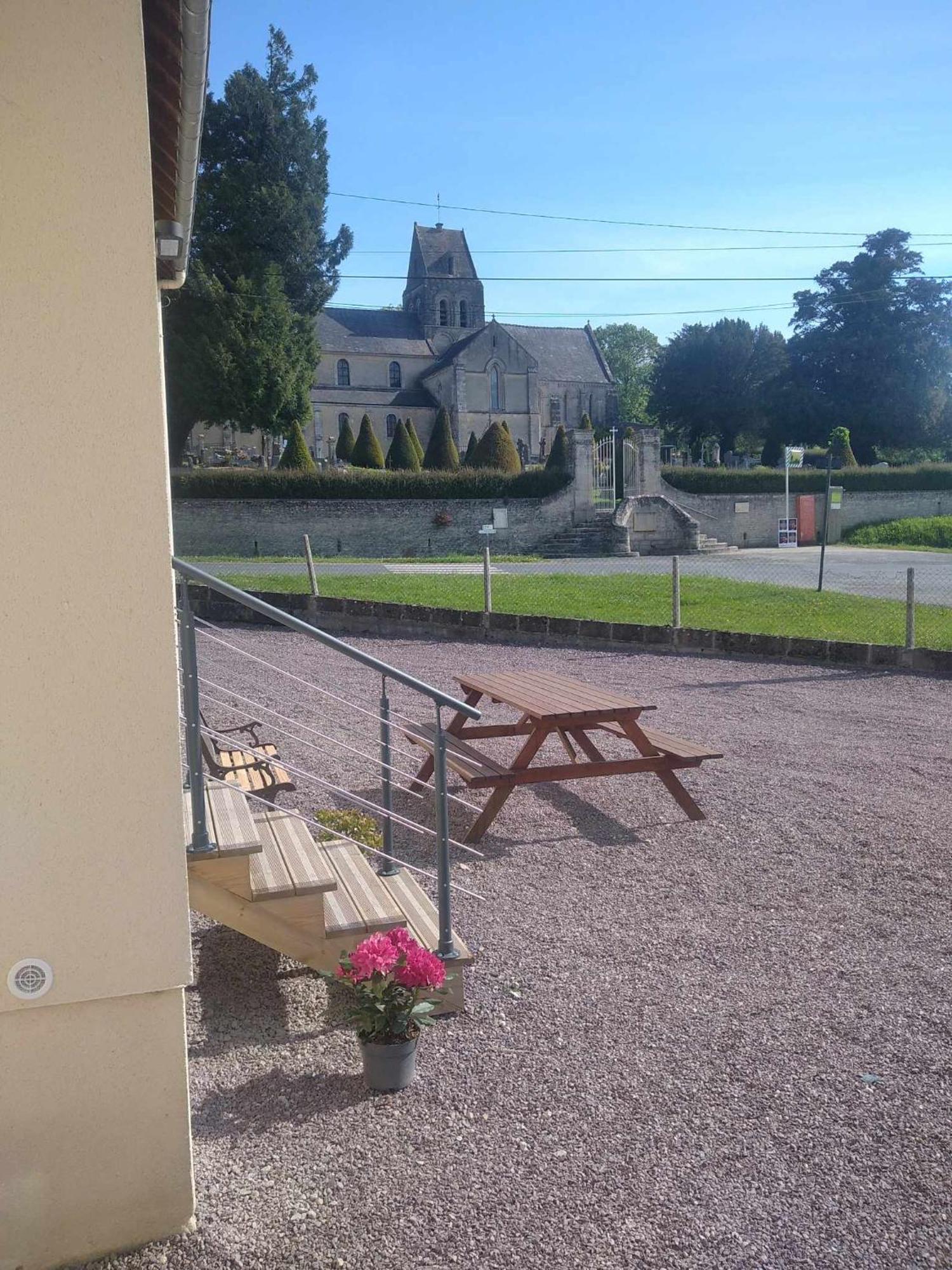 L Etablissement Gold Beach Propose 1 Hebergement , Maison 80M2 Avec Terrain 500M2, Parking Prive A 4 Min Du Port Artificiel D Arromanches, Services Accueil Personnalise, Lits Faits, Serviettes, Menage, Netflix, Wifi Ryes Εξωτερικό φωτογραφία
